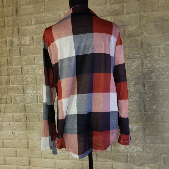 Super Adorable!!! Loose fitted plaid shirt - Picture 6 of 7